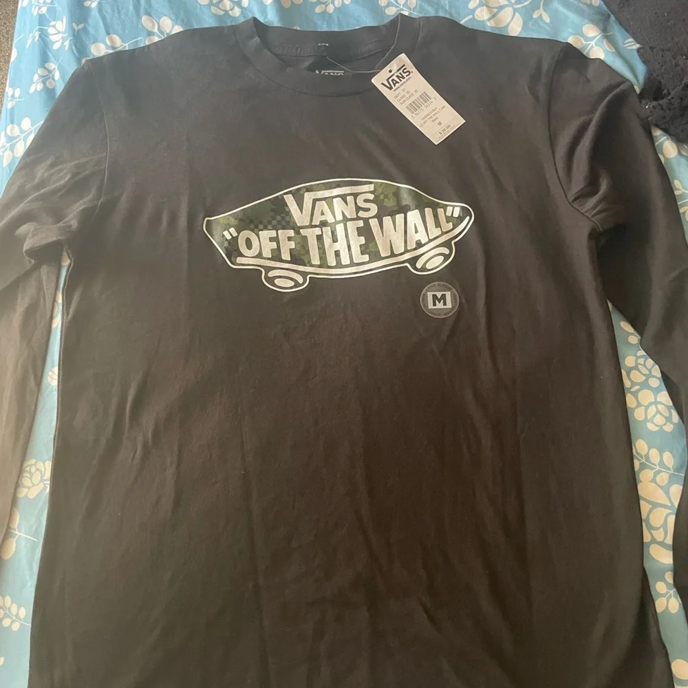 Brand new vans long sleeve shirt. Never worn ever - Picture 1 of 3
